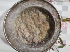 鱼籽清洗干净，沥干水分备用！