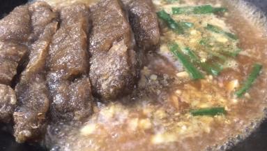 放入苕粉肉拌匀