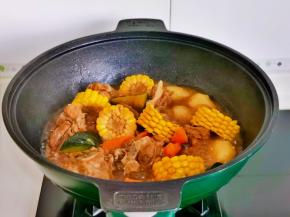 最后加入胡萝卜，按个人口味加入盐，大火收汁至浓稠即可。