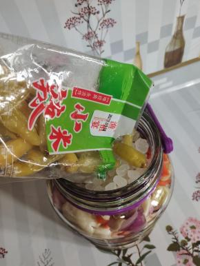 放入一袋泡椒！