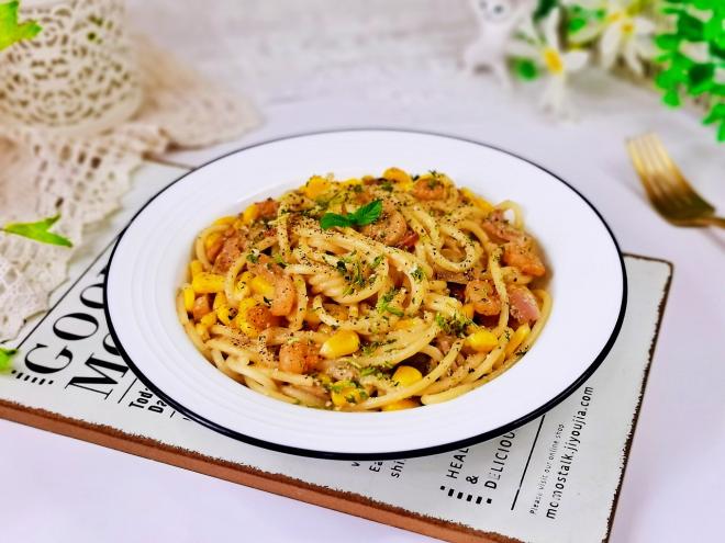 奶油培根蘑菇虾仁意面