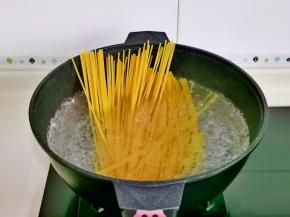 下意面，中火煮。