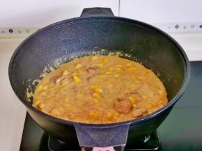 小火翻炒1分钟。