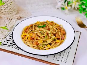 这样奶油培根蘑菇虾仁意面就做好啦！