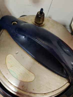 盖上盖子，插上电源，按蹄筋键即可！