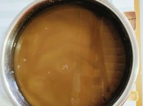 彻底晾凉后，放入冰箱冷藏两个小时后再饮用，风味更佳！