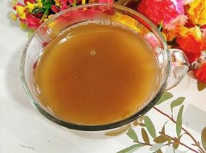 冰凉沁爽，香甜软糯起沙的绿豆甜汤就做好了！请君品尝！