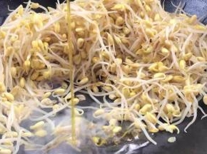 摆一边，放适量油
