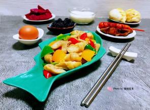 肥肠吃起来是香的好吃到停不下来就是在处理和制作过程中实属不易非常辛苦所以说肥肠在吃的时候就觉得更加美味无比