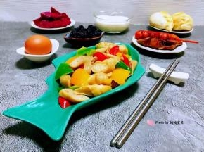肥肠吃起来是香的好吃到停不下来就是在处理和制作过程中实属不易非常辛苦所以说肥肠在吃的时候就觉得更加美味无比