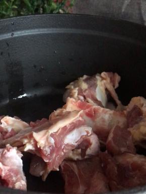 捞出，放入汤锅中