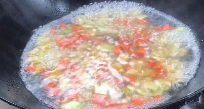 加入玉米粒煮熟