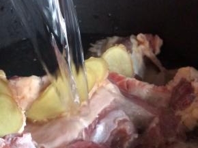 加入适量清水