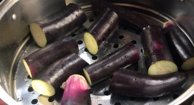 放入开水锅中蒸8分钟