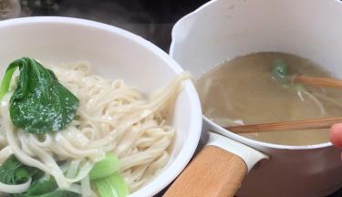 出锅装碗，留汤在锅中