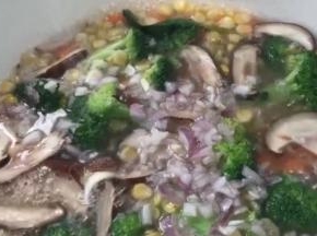 大火煮沸，加入盐拌匀即可