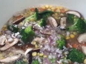 加入洋葱拌匀