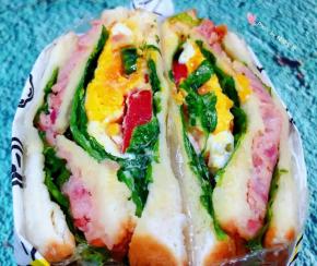 自己制作的三明治料足味美