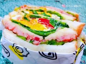 午餐肉番茄鸡蛋三明治制作方法简单快捷是早餐的首选