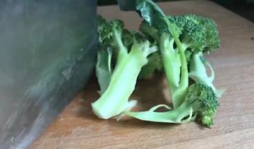 洗净后切成小朵