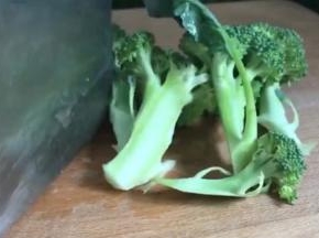 洗净后切成小朵