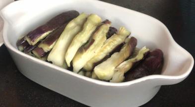 撕成条装入盘中