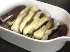 撕成条装入盘中