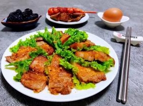 五花肉不但营养价值非常丰富吃起来也能满足味蕾的享受噢