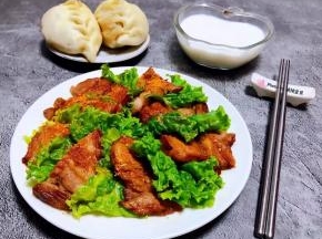 搭配芸豆鲜肉蒸包和牛奶一起吃太棒了