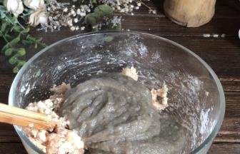 加入茄泥拌匀至上劲