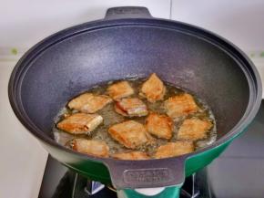 小火煎至两年金黄即可。