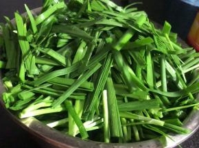 韭菜洗净切成小段