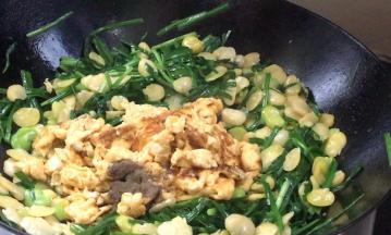 加入胡椒粉翻炒均匀