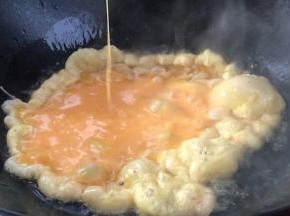 放入蛋液