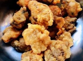 复炸的生蚝吃起来口感外酥里嫩棒极了