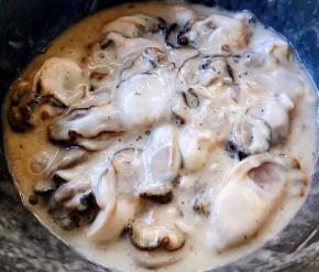 可以滴少许啤酒同时放入盐将干淀粉拌匀成糊状