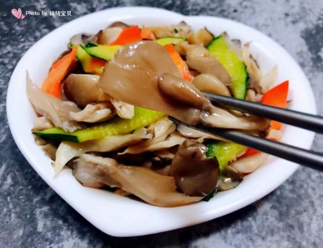 黄瓜胡萝卜炒平菇