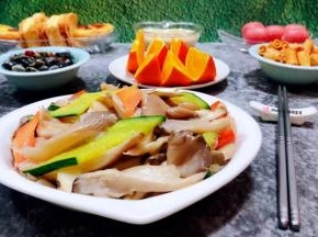 营养丰富的早餐满满的正能量噢