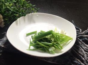 香葱洗净切小段