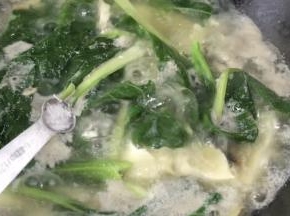 调入味精拌匀即可