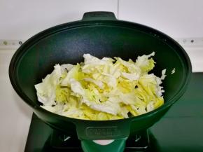 加入手撕包菜。