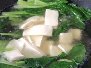加入豆腐煮沸