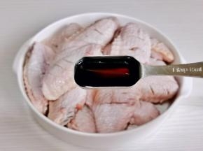 加入生抽，老抽。