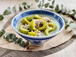 出锅后根据自己的口味加盐拌匀后就可以享用啦！