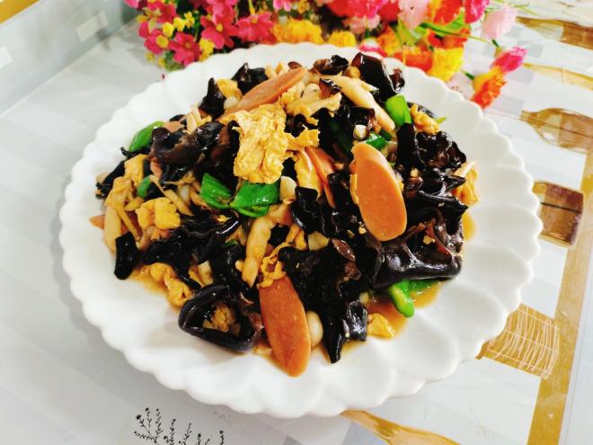 海鲜菇木耳炒鸡蛋