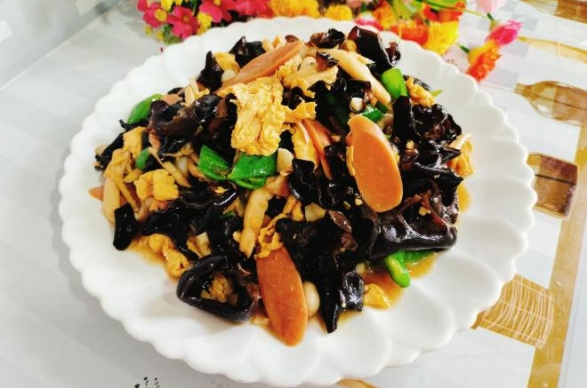 海鲜菇木耳炒鸡蛋