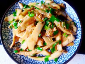 出锅装盘，趁热享用