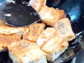 煎至两面金黄