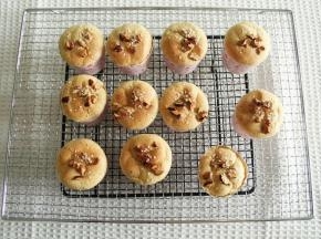 烤完出炉，振2下振出热气，冷凉好了密封打包即可！