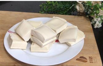 豆腐切成小方块